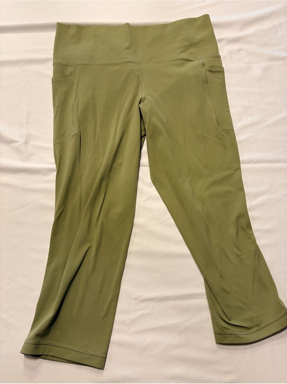 Athleta Salutation Stash Pocket II Capri Green Leggings Large